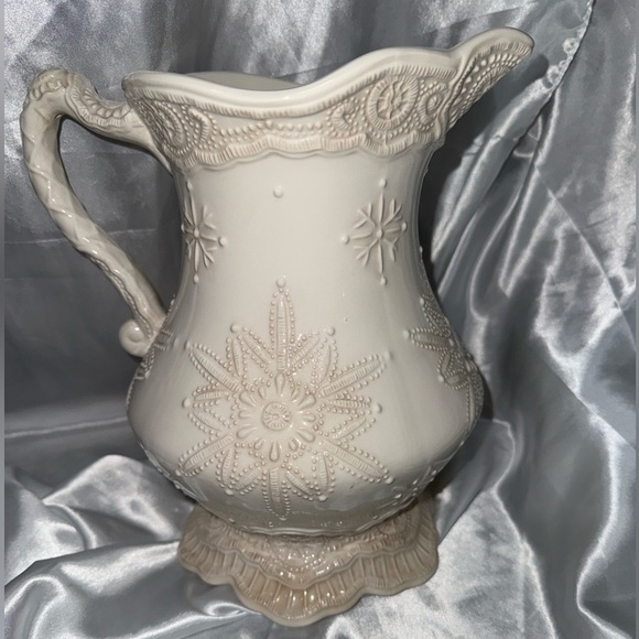 Seasonal Elegance Snowflake collection by Cracker Barrel - Picture 7 of 8